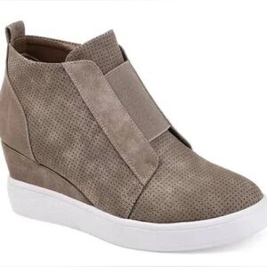 Madden Girl Beige Wedge Sneakers Women’s 9.5